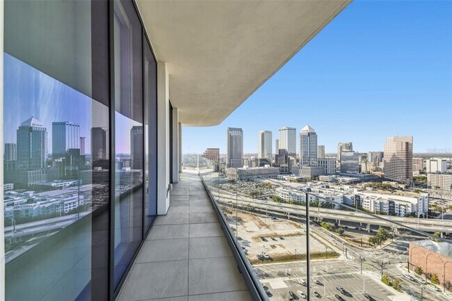 Building Photo - 1000 Water St