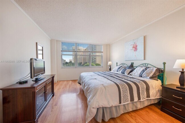 Building Photo - 2751 S Ocean Dr