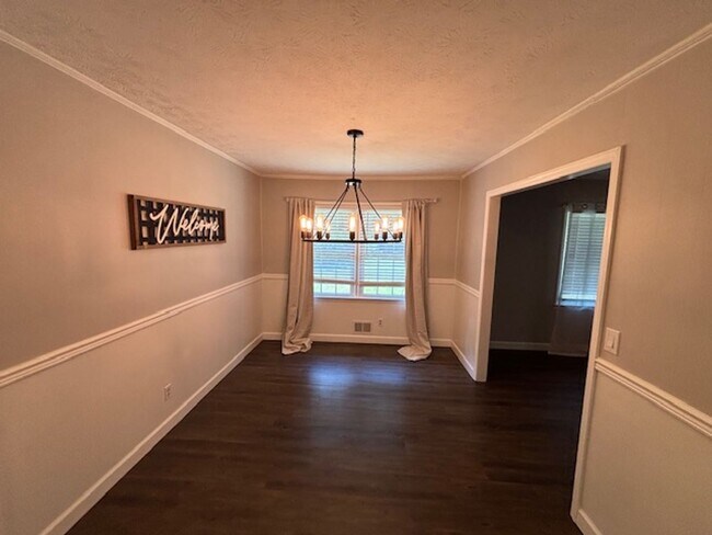 Building Photo - Beautifully Renovated 3-Bedroom, 2-Bath Ranch Home on Full Basement!