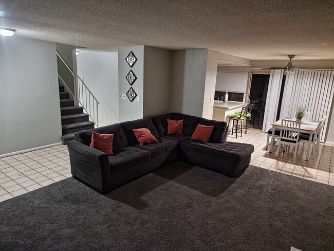 Building Photo - 2612 E Siesta Ave