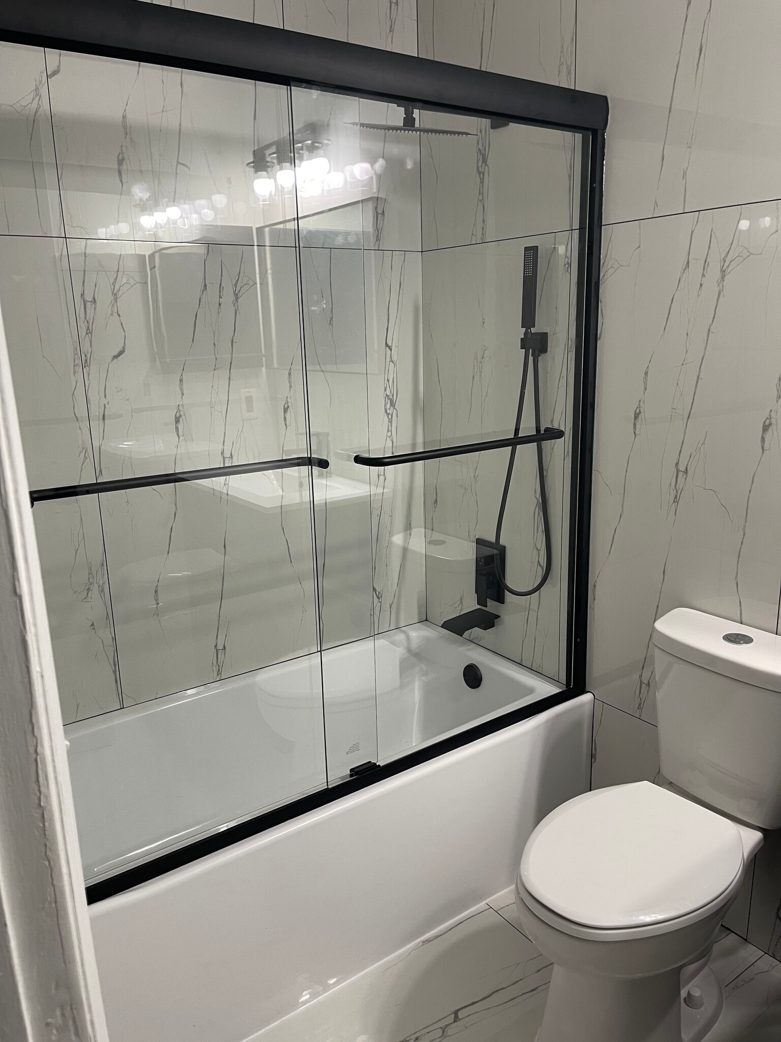 Building Photo - 843 SW Thrift Ave