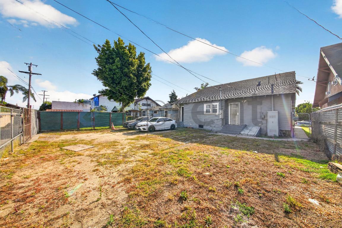 Building Photo - 4062 S Budlong Ave