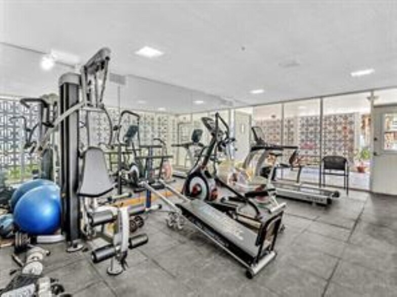 Building Photo - 3020 NE 16th Ave