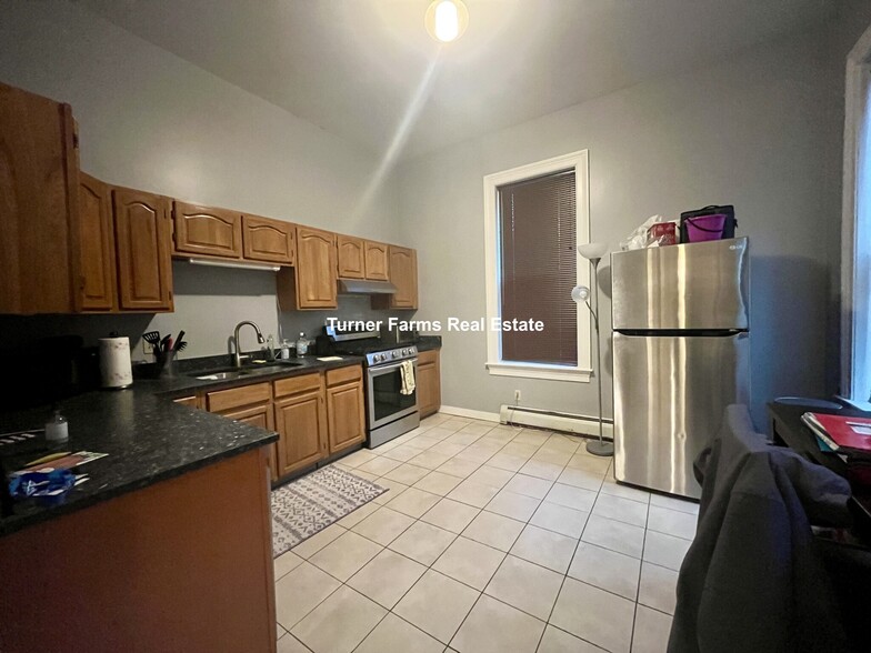 Building Photo - 8 Centre St