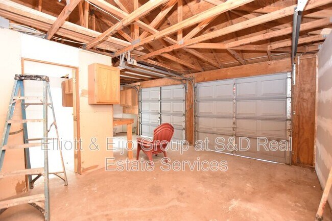 Building Photo - 1127 Oakhill St