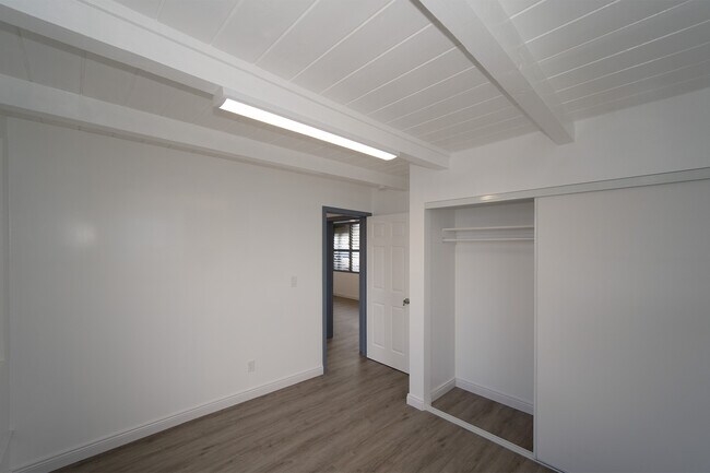 Building Photo - 1957 Hoohai St