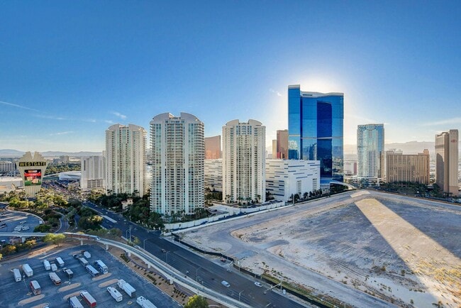 Building Photo - Turnberry Towers 2705W-City/Golf Course Views from this Stunning 1Bd/1.5Ba Residence
