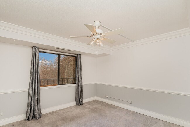 Building Photo - 111 S Baybrook Dr