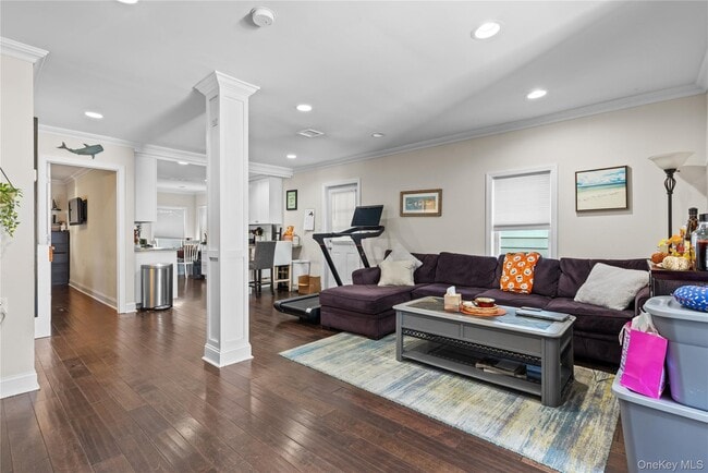 Building Photo - 76 Oregon St