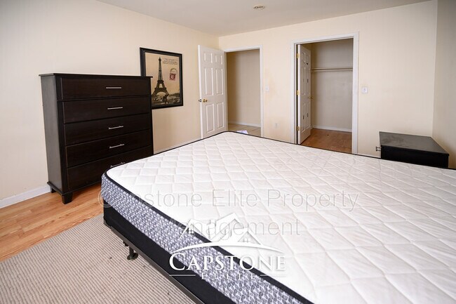 Building Photo - 161-163 Sussex Ave