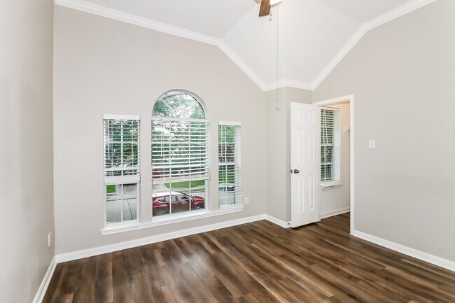 Building Photo - 902 Rock Springs Dr
