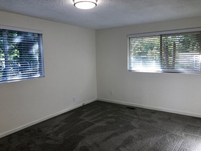 Building Photo - Charming 3 Bedroom in Cottage Lake