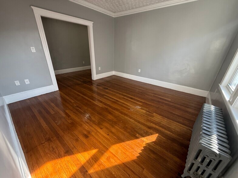 Building Photo - 129 Stanwood St