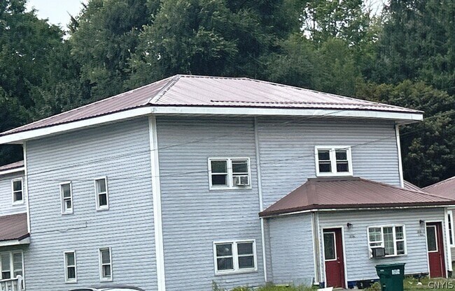 Building Photo - 170 Oswego St