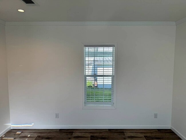 Building Photo - 887 E Colonial Cir