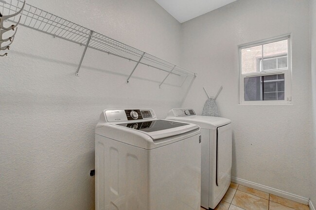 Building Photo - 4 bedroom cul-de-sac home in Henderson!