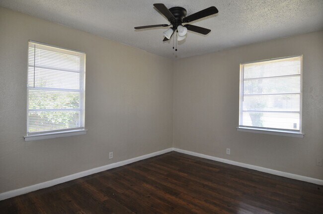 Building Photo - Lovely home located in Mesquite at 635 & H...