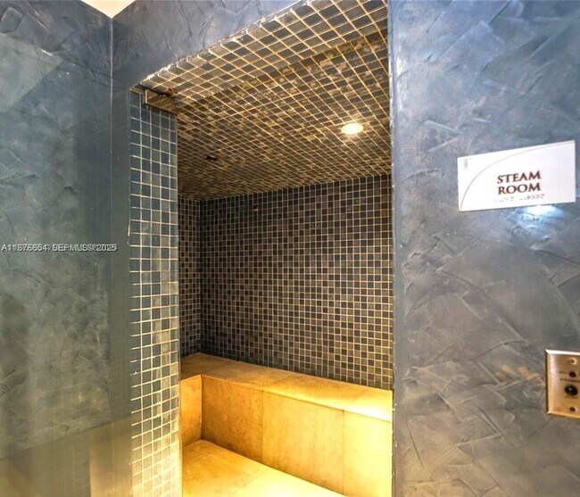 Building Photo - 15901 Collins Ave