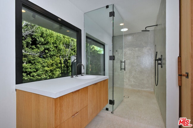 Building Photo - 2145 Linda Flora Dr