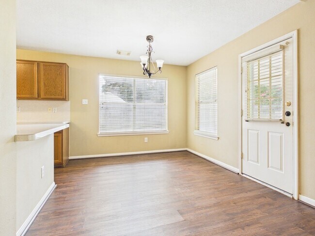 Building Photo - 3914 Cyril Dr