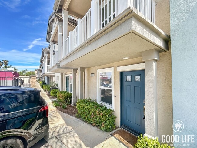 Building Photo - Beautiful 3BD/3BA w/ A/C, In-Unit Laundry, and 2-Car Garage in Bay Park!