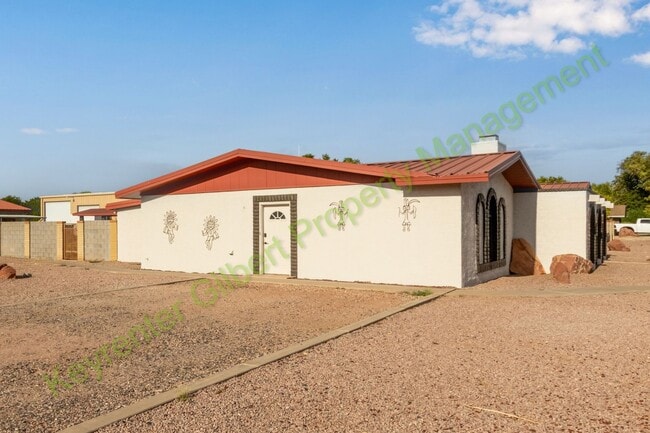 Building Photo - Beautiful Gilbert Home with Pool — Convenient Location & Modern Upgrades!