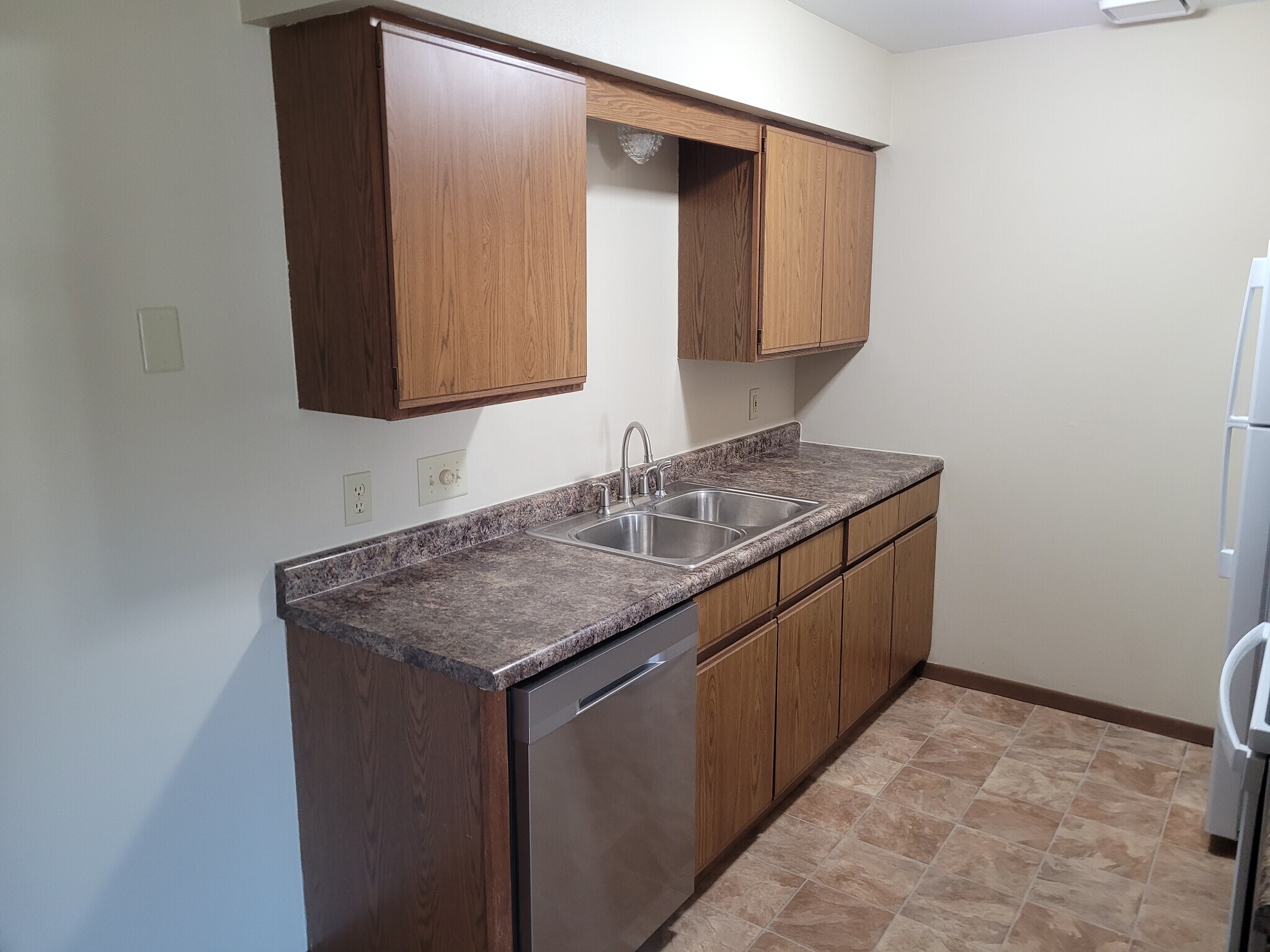 Building Photo - 2022 Sylvan Way