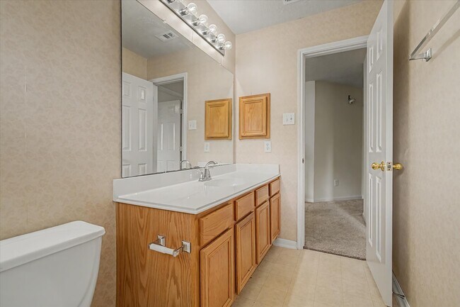 Building Photo - 10840 Sycamore Dr N