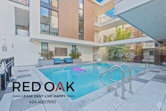 Building Photo - Stunning Contemporary Two Bedroom with Sty...