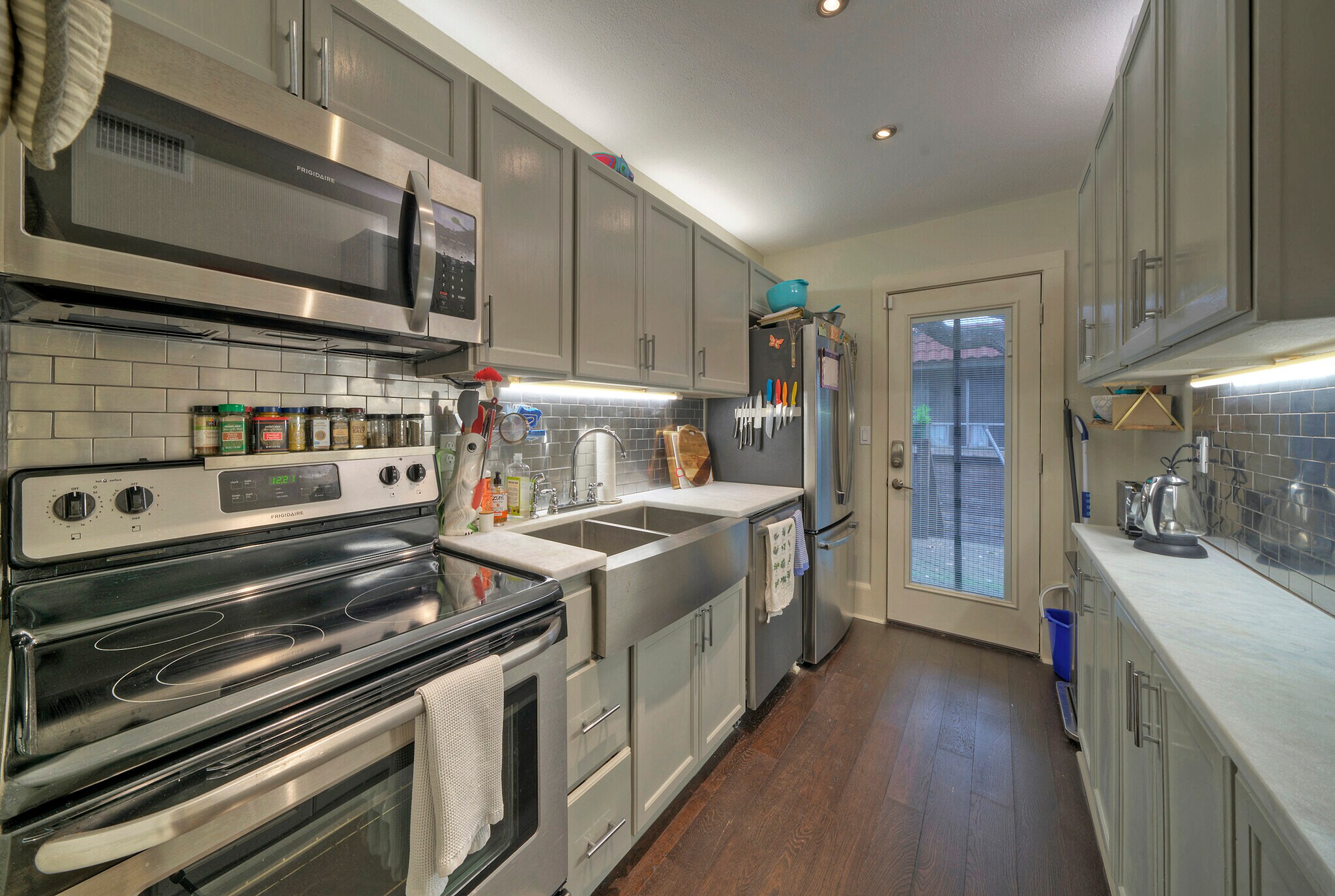 MODERN KITCHEN - 3805 southridge dr