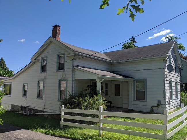 Building Photo - 330 Pleasant St