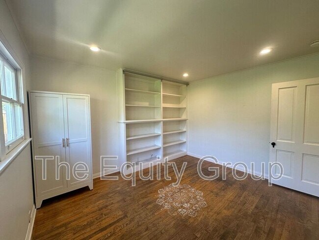 Building Photo - 1531 W Laurel Ave