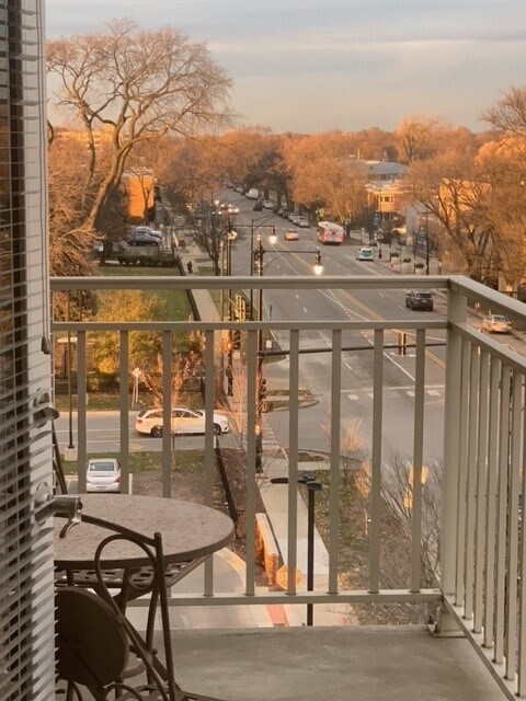 Building Photo - 6000 N Cicero Ave