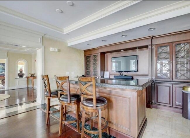 Building Photo - 804 E Windward Way