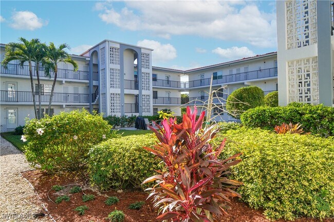 Building Photo - 5 High Point Cir W