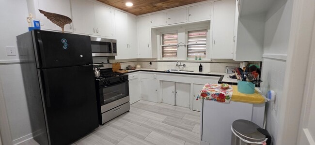 Building Photo - 5023 Ave N 1/2