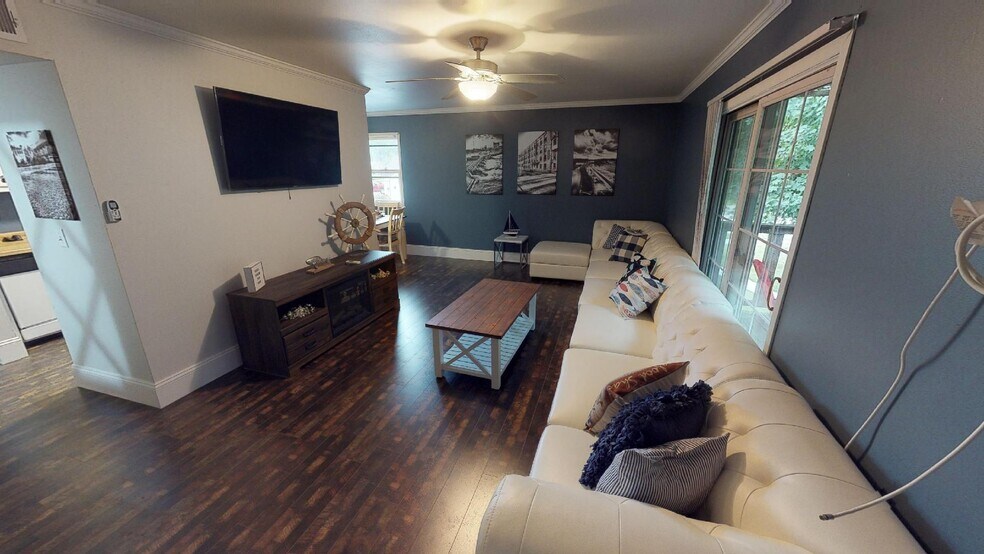 Building Photo - 2200 Brookview Ct