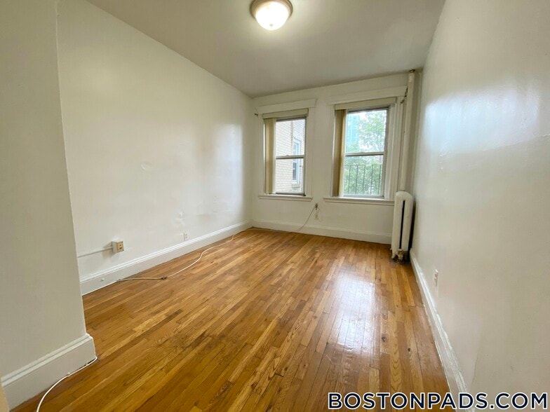 Building Photo - 149 Park Dr