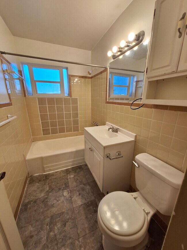 Building Photo - 3/2 Single Family Home available in Pt Charlotte