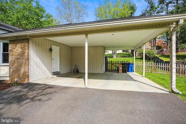 Building Photo - 15120 Watergate Rd