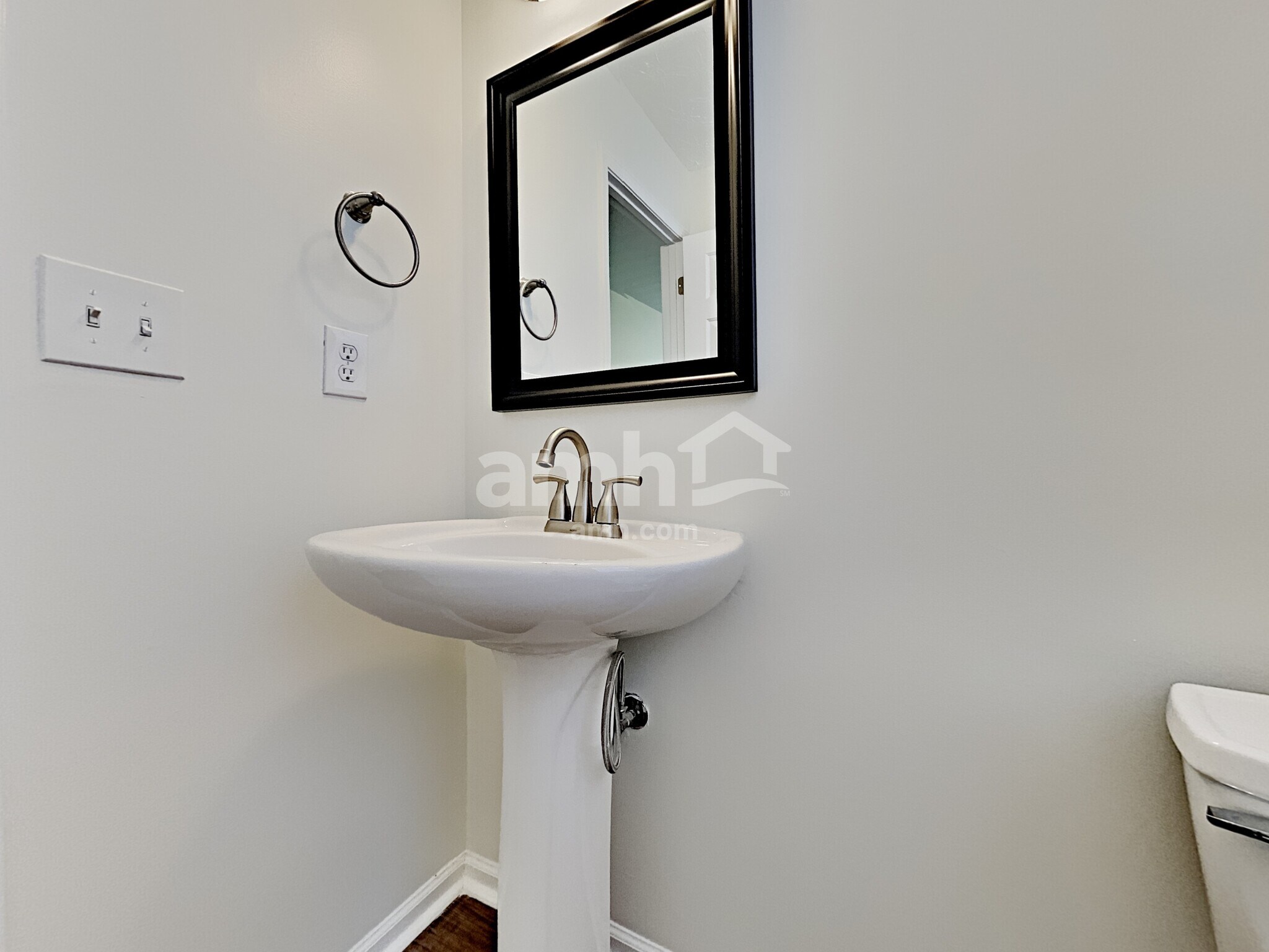 Building Photo - 1959 Johns Pl Ct NE