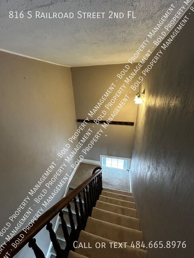 Building Photo - 816 S Railroad St