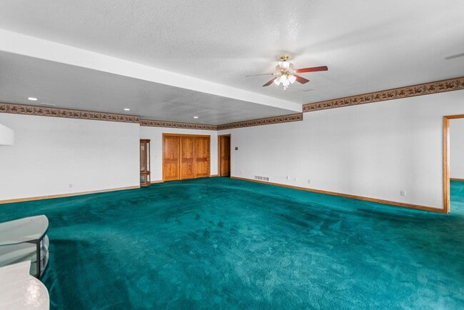 Building Photo - 3957 Valley Oak Dr