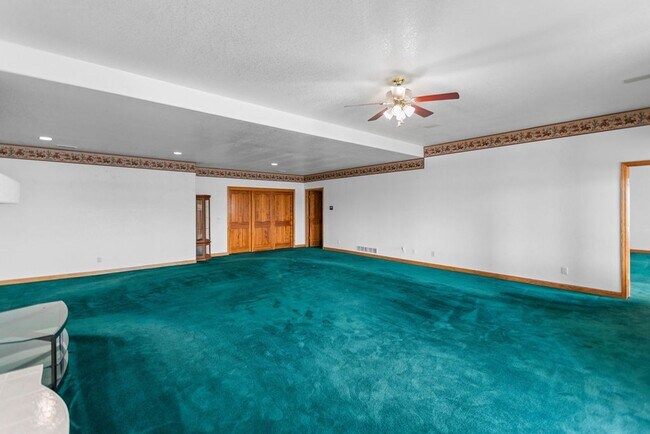 Building Photo - 4 Bedroom 4 Bathroom Property on Boyd Lake