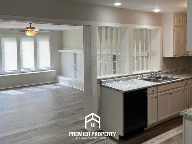 Building Photo - Newly Renovated 3-Bedroom Home for Rent in Huntsville, AL - Hardwood Floors & Fenced Backyard