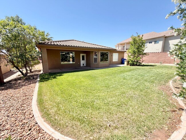 Building Photo - 2176 N Gunsight Dr