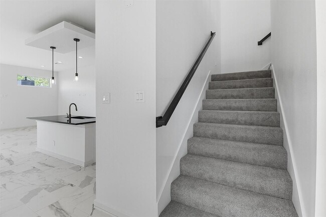 Building Photo - 2929 El Fenice Ln