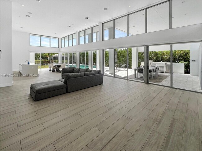 Building Photo - 16582 Botaniko Dr S