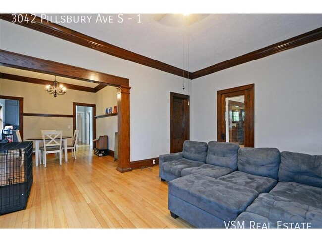 Building Photo - 3-bedroom 1 bath in uptown plus bonus room...