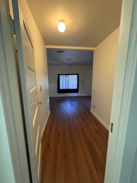 Bedroom - 5905 N Lombard St